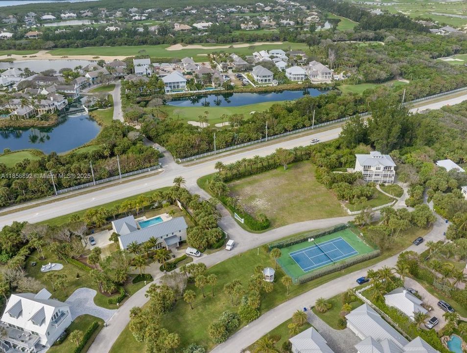 En Venta: $1,195,000 (0.48 acres)