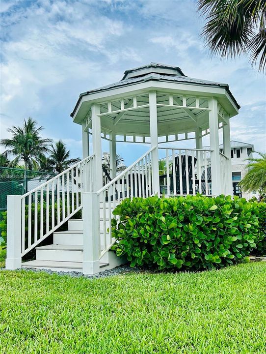 En Venta: $1,195,000 (0.48 acres)