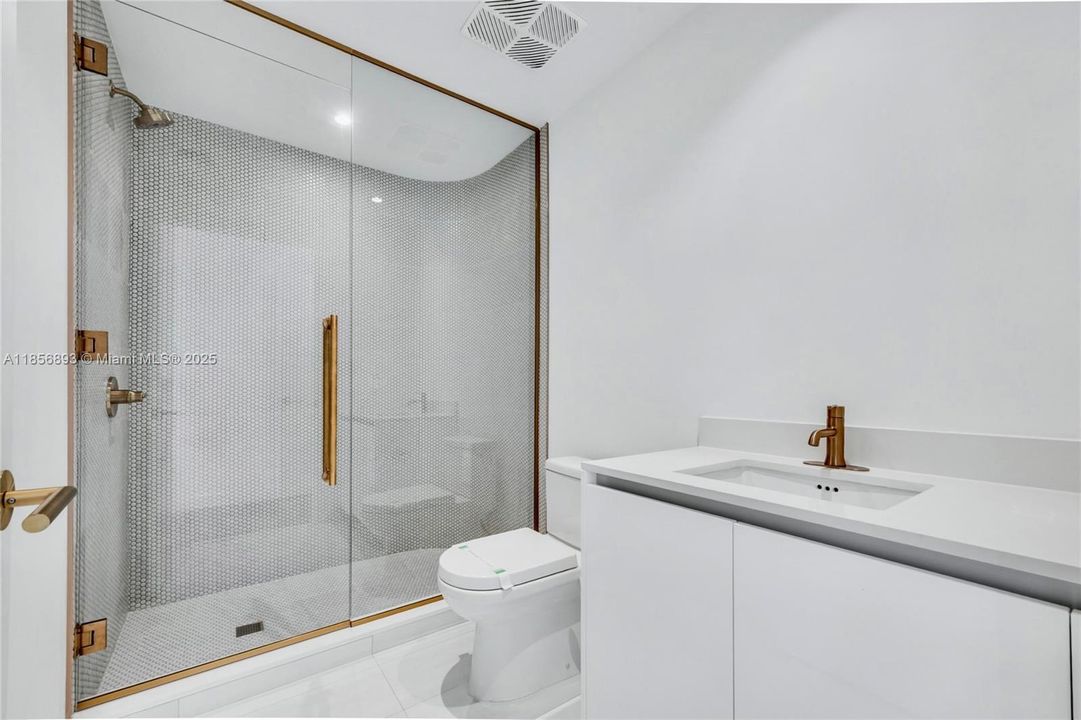 For Sale: $3,900,000 (3 beds, 3 baths, 1811 Square Feet)