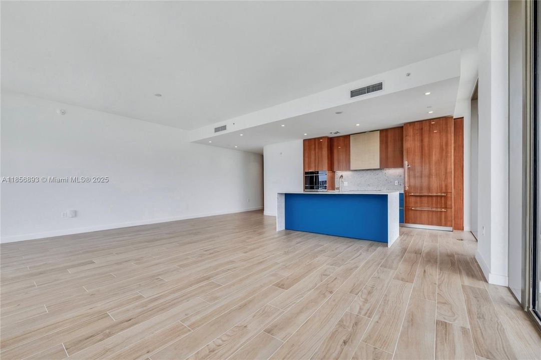 For Sale: $3,900,000 (3 beds, 3 baths, 1811 Square Feet)