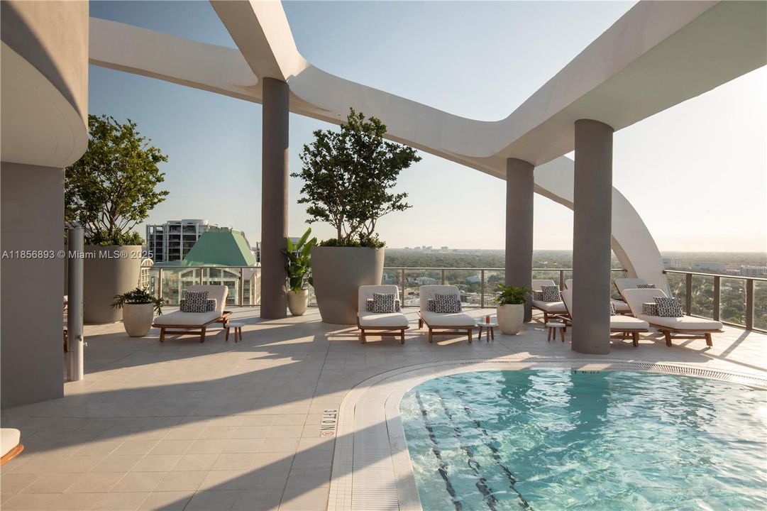 For Sale: $3,900,000 (3 beds, 3 baths, 1811 Square Feet)