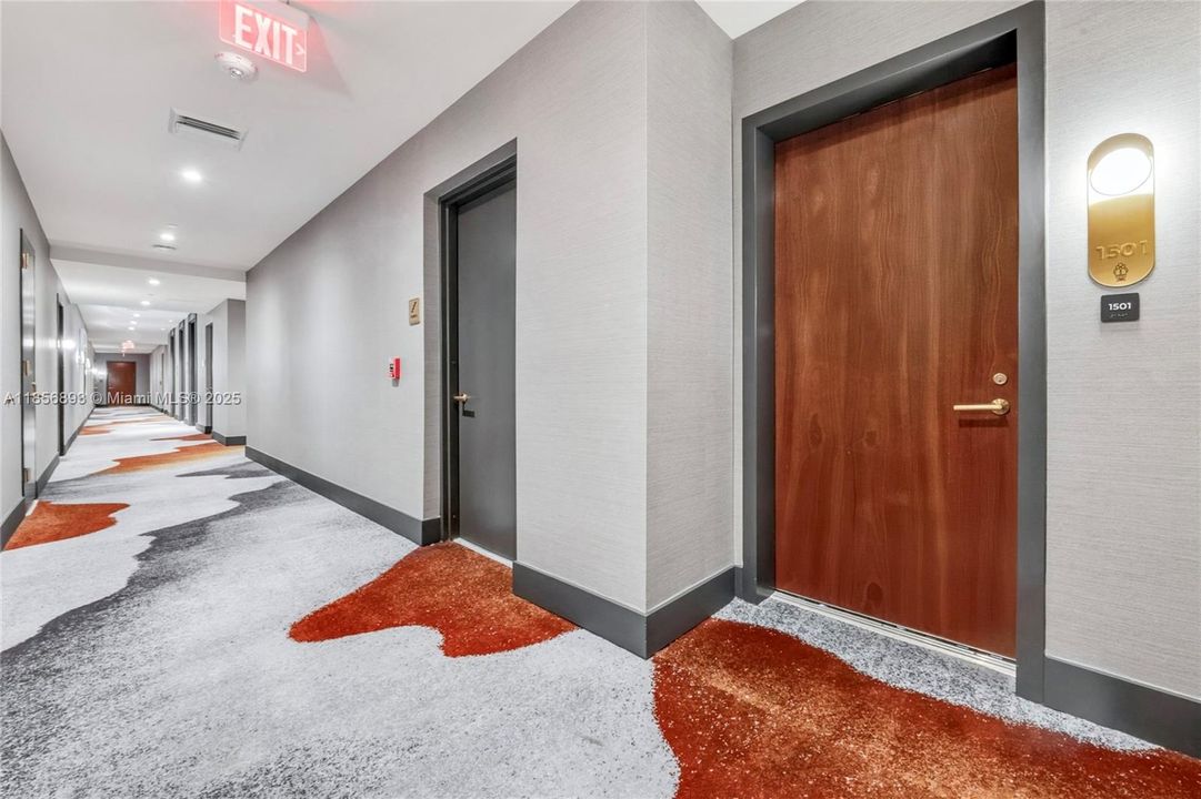 For Sale: $3,900,000 (3 beds, 3 baths, 1811 Square Feet)