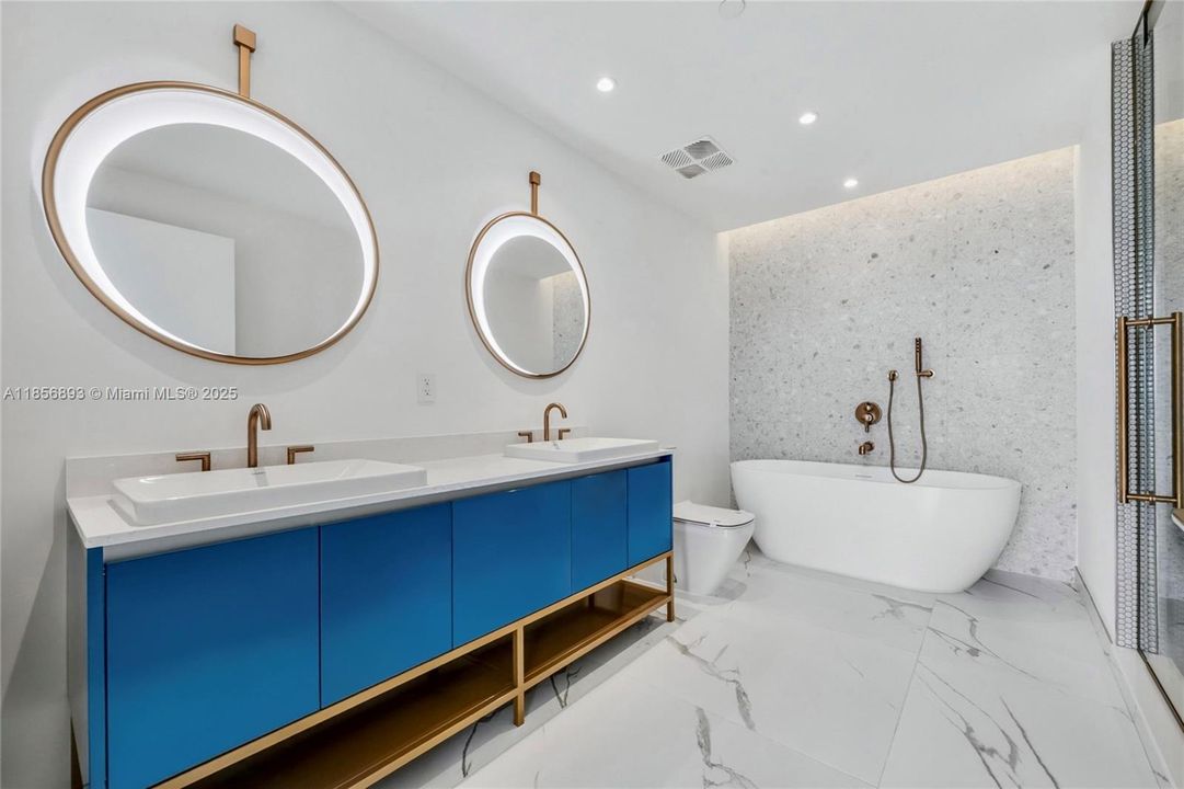 For Sale: $3,900,000 (3 beds, 3 baths, 1811 Square Feet)