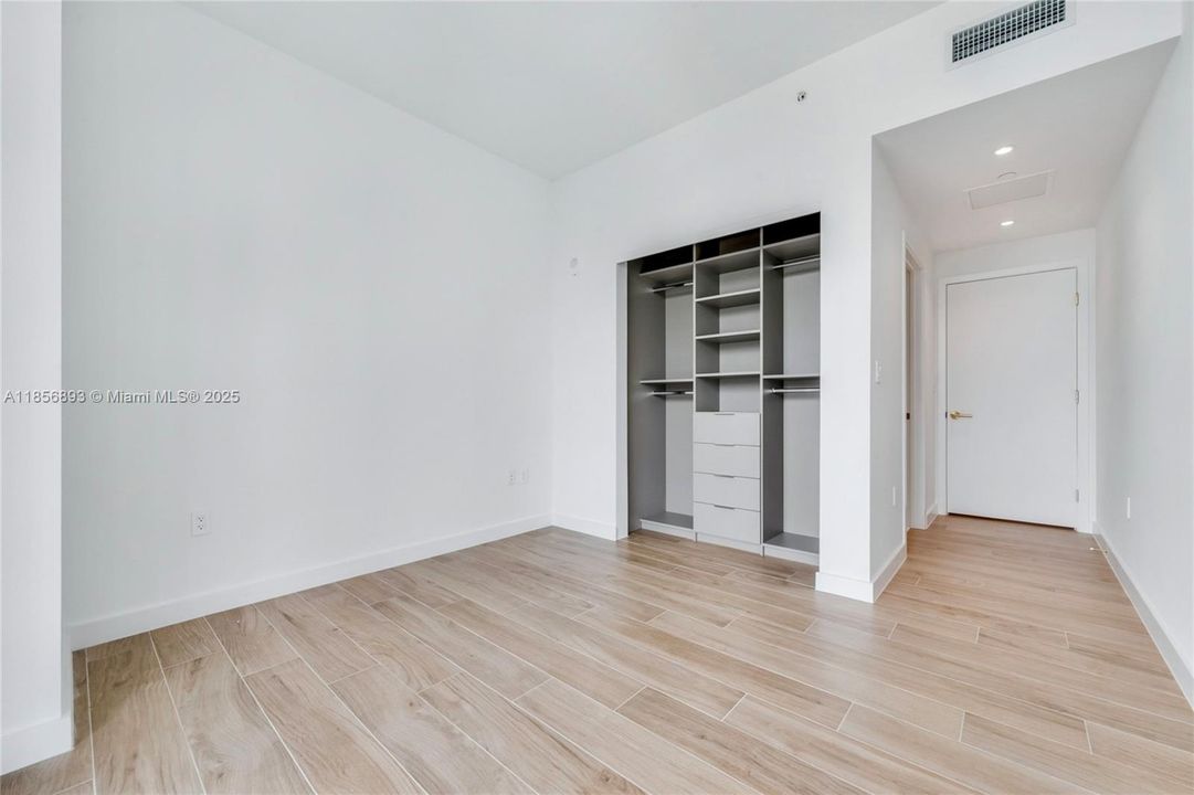 For Sale: $3,900,000 (3 beds, 3 baths, 1811 Square Feet)