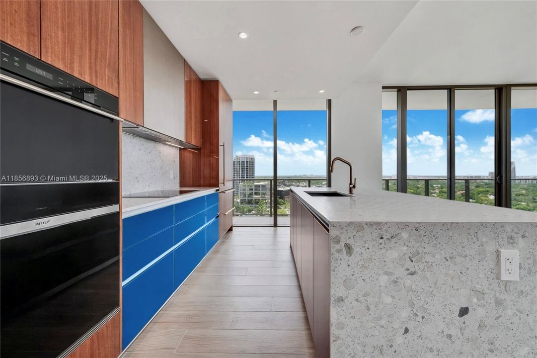 For Sale: $3,900,000 (3 beds, 3 baths, 1811 Square Feet)