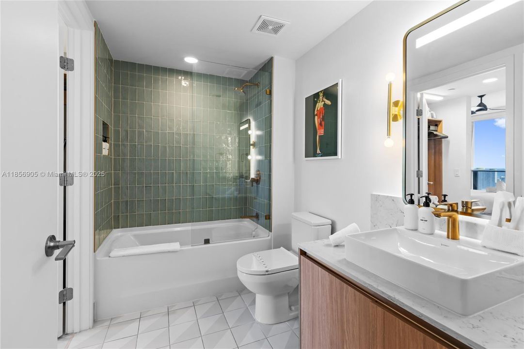 For Sale: $530,000 (1 beds, 1 baths, 505 Square Feet)