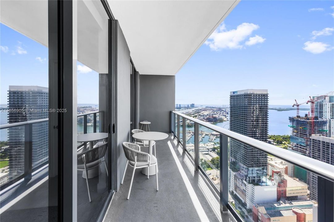 For Sale: $530,000 (1 beds, 1 baths, 505 Square Feet)