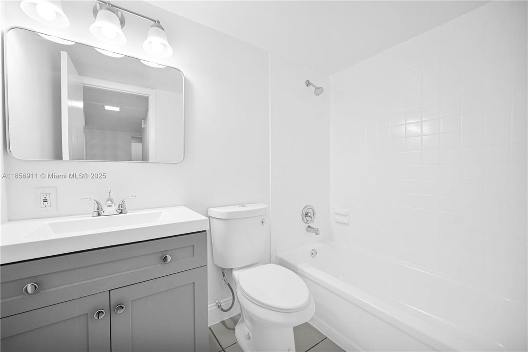 Active With Contract: $1,850 (2 beds, 1 baths, 896 Square Feet)