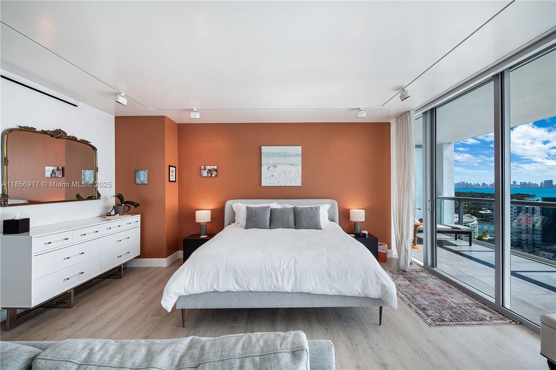 For Sale: $5,550,000 (4 beds, 4 baths, 3155 Square Feet)