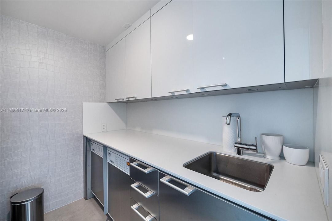 For Sale: $5,550,000 (4 beds, 4 baths, 3155 Square Feet)