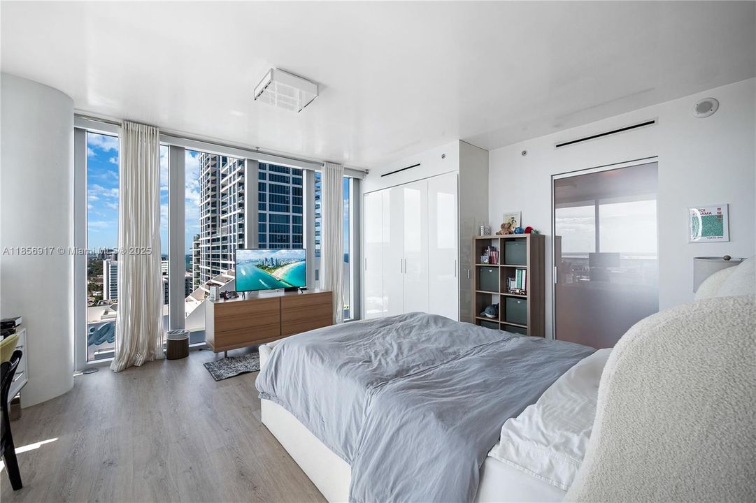 For Sale: $5,550,000 (4 beds, 4 baths, 3155 Square Feet)