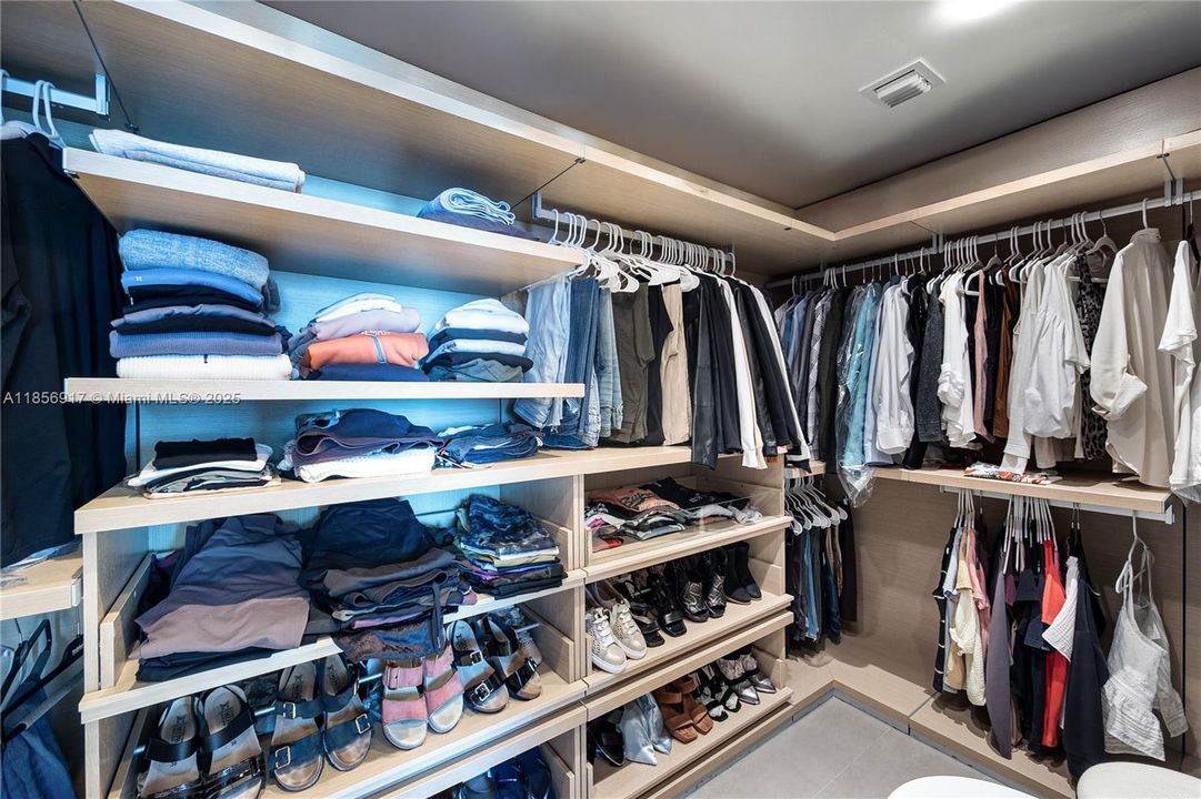 For Sale: $5,550,000 (4 beds, 4 baths, 3155 Square Feet)