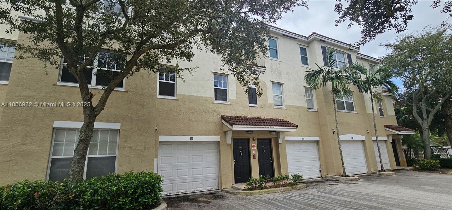 Active With Contract: $2,750 (3 beds, 2 baths, 1315 Square Feet)