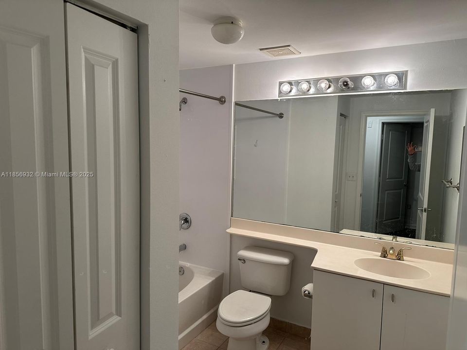 Active With Contract: $2,750 (3 beds, 2 baths, 1315 Square Feet)