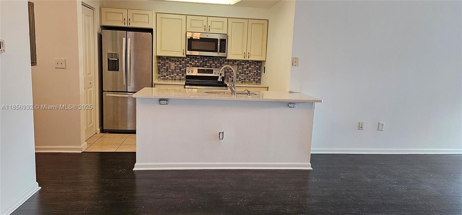 Active With Contract: $2,750 (3 beds, 2 baths, 1315 Square Feet)