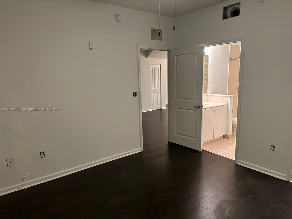 Active With Contract: $2,750 (3 beds, 2 baths, 1315 Square Feet)