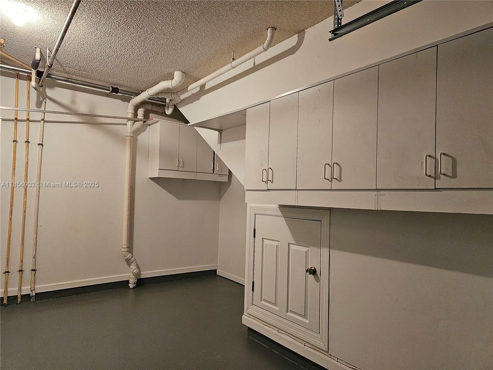 Active With Contract: $2,750 (3 beds, 2 baths, 1315 Square Feet)