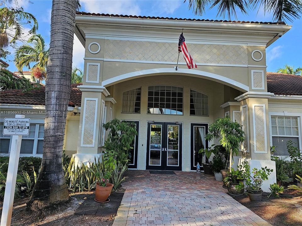 Active With Contract: $2,750 (3 beds, 2 baths, 1315 Square Feet)