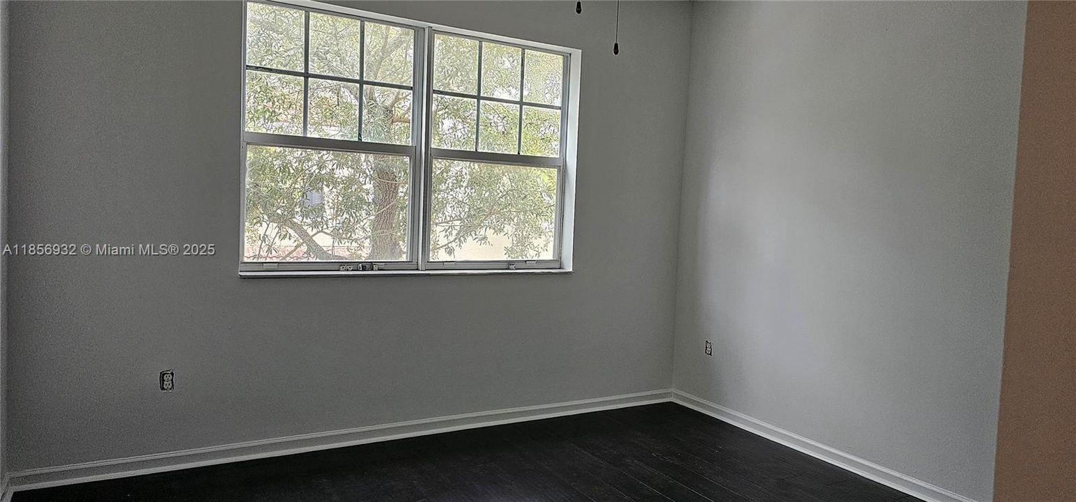 Active With Contract: $2,750 (3 beds, 2 baths, 1315 Square Feet)