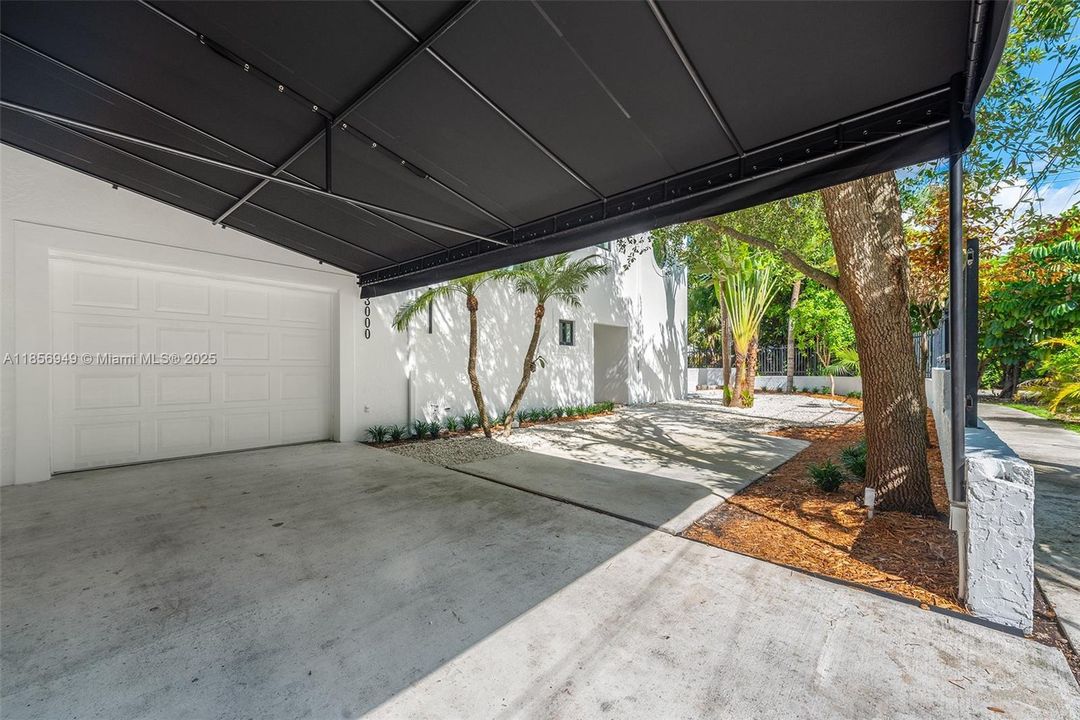 Под контрактом: $1,550,000 (3 спален, 1 ванн, 4054 Квадратных фут)