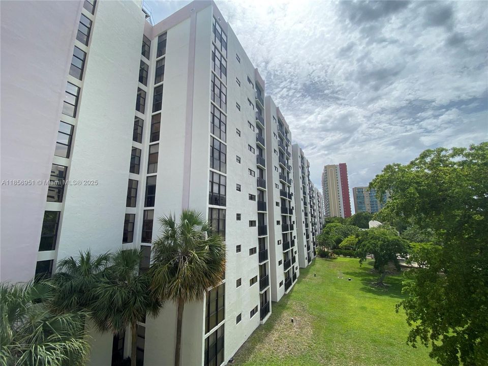 En Venta: $310,000 (2 camas, 2 baños, 988 Pies cuadrados)