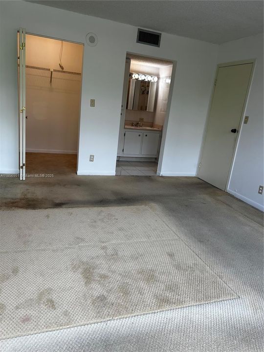 En Venta: $310,000 (2 camas, 2 baños, 988 Pies cuadrados)