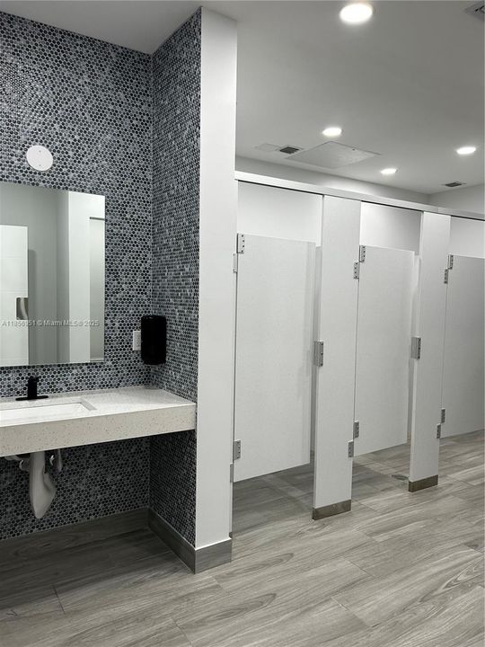 En Venta: $310,000 (2 camas, 2 baños, 988 Pies cuadrados)