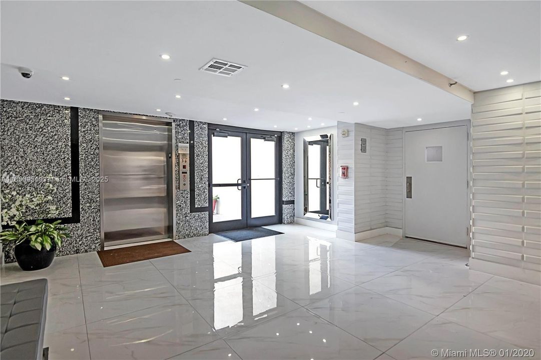 En Venta: $310,000 (2 camas, 2 baños, 988 Pies cuadrados)