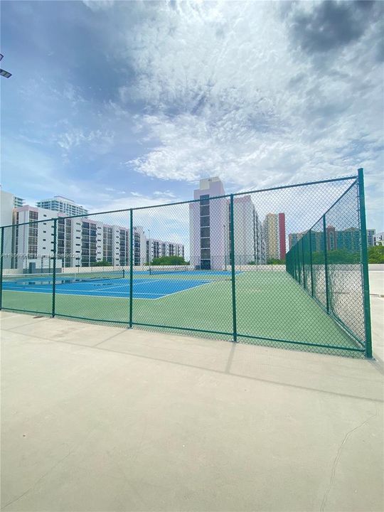 En Venta: $310,000 (2 camas, 2 baños, 988 Pies cuadrados)