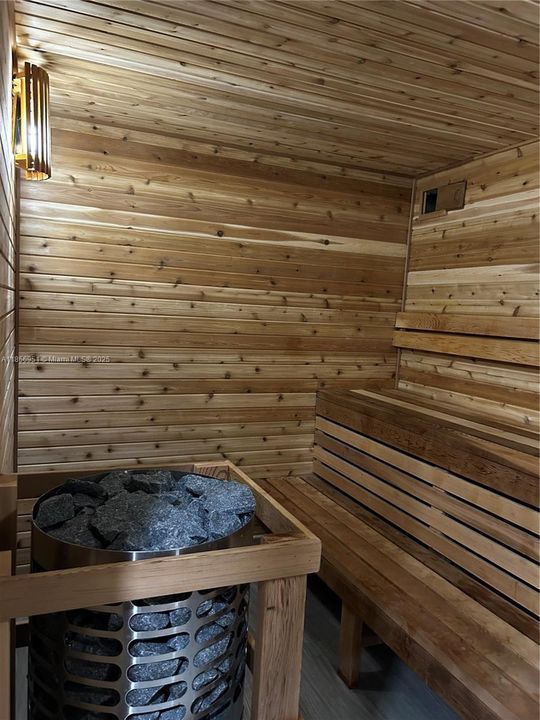 En Venta: $310,000 (2 camas, 2 baños, 988 Pies cuadrados)