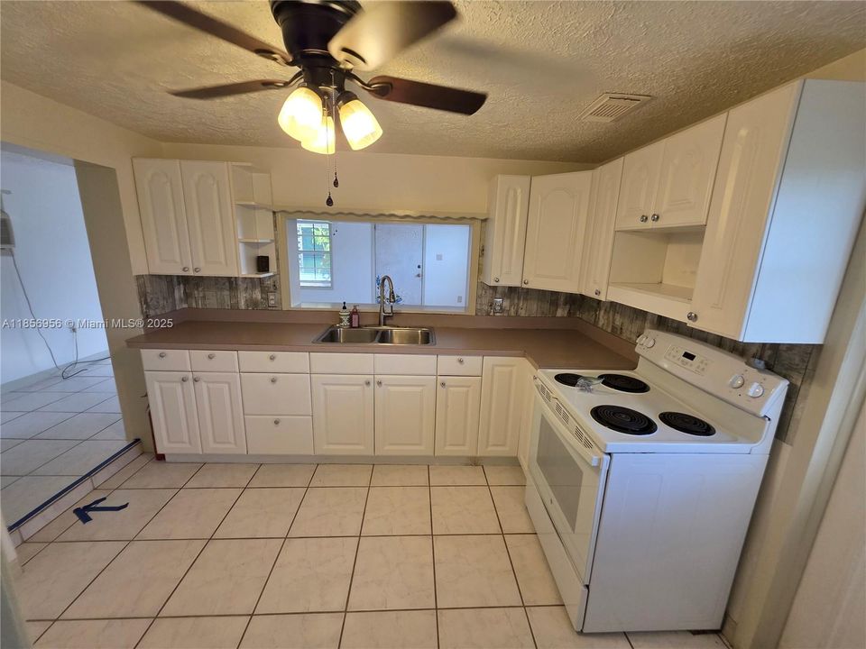 出租: $1,600 (1 贝兹, 1 浴室, 0 平方英尺)