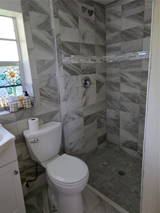 出租: $1,600 (1 贝兹, 1 浴室, 0 平方英尺)