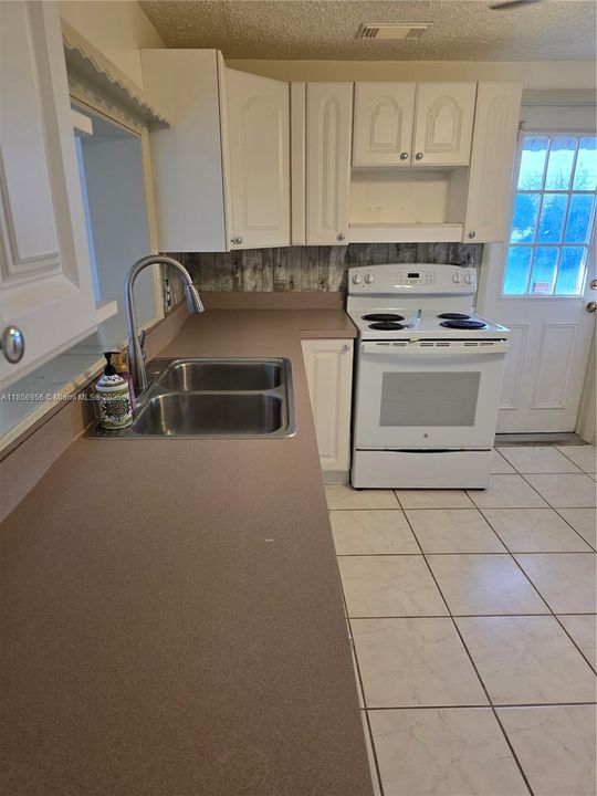 出租: $1,600 (1 贝兹, 1 浴室, 0 平方英尺)