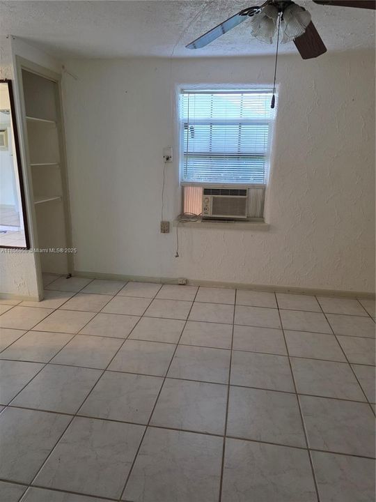 出租: $1,600 (1 贝兹, 1 浴室, 0 平方英尺)