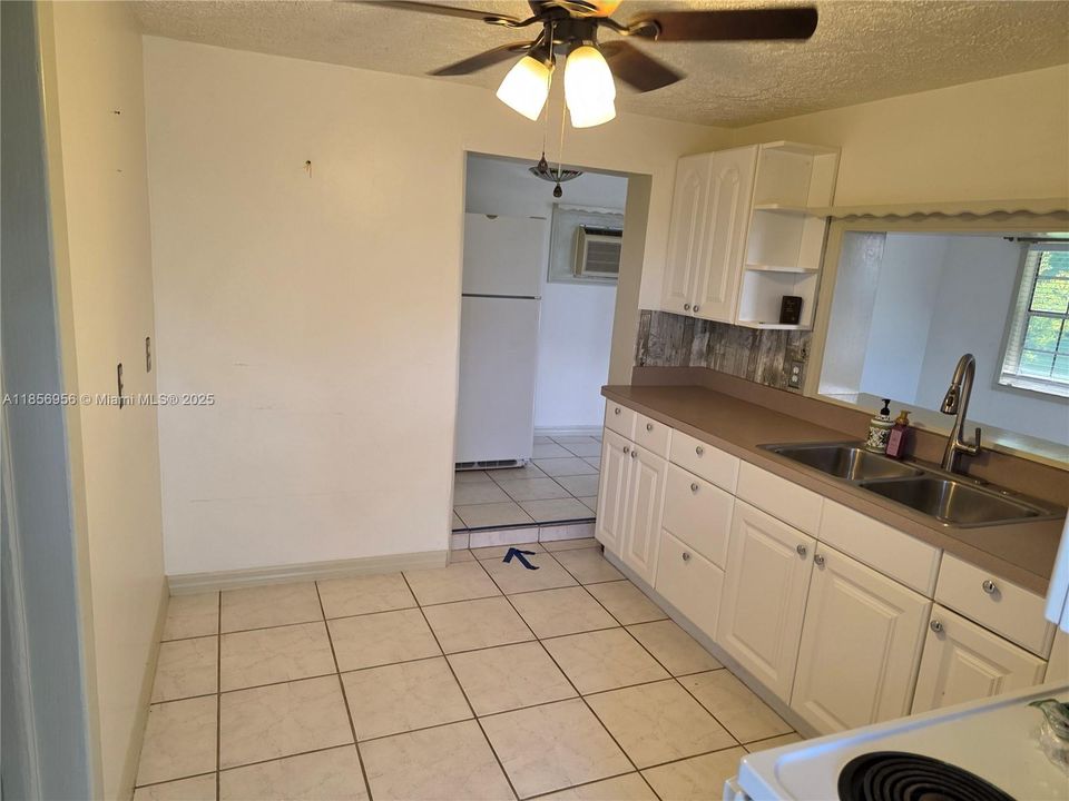 出租: $1,600 (1 贝兹, 1 浴室, 0 平方英尺)