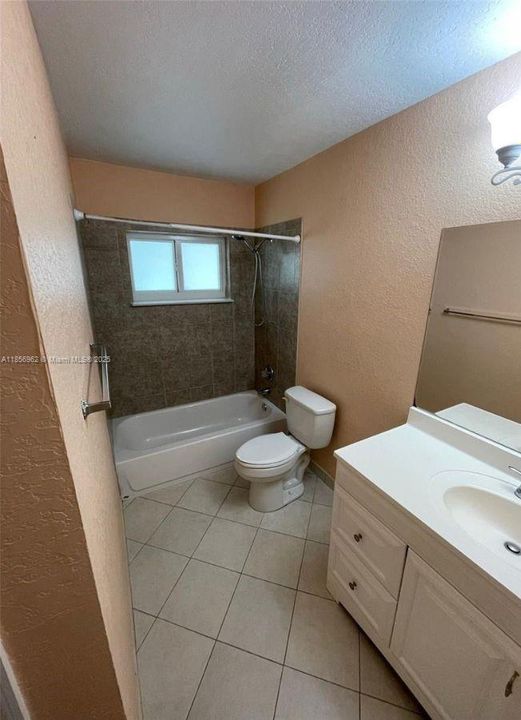 Recently Rented: $2,950 (3 beds, 2 baths, 1570 Square Feet)