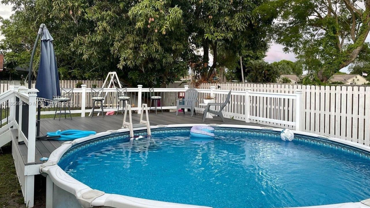 Recently Rented: $2,950 (3 beds, 2 baths, 1570 Square Feet)