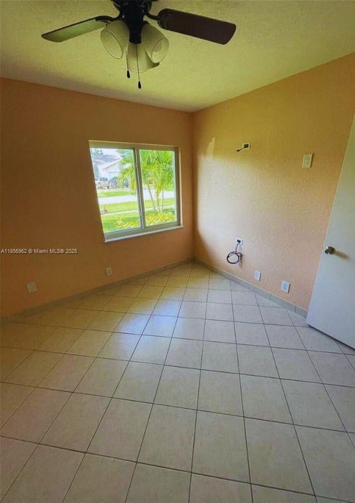 Recently Rented: $2,950 (3 beds, 2 baths, 1570 Square Feet)