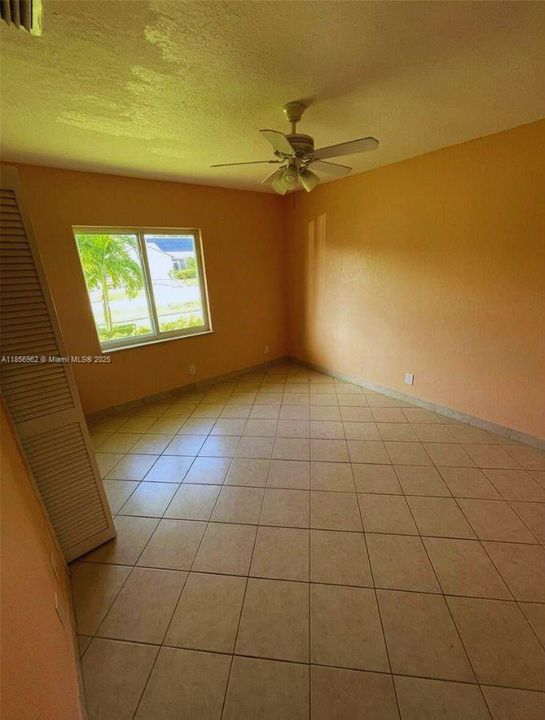 Recently Rented: $2,950 (3 beds, 2 baths, 1570 Square Feet)