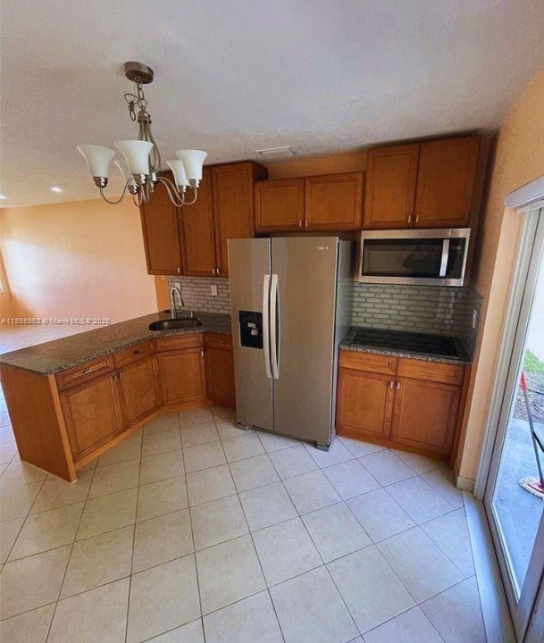 Recently Rented: $2,950 (3 beds, 2 baths, 1570 Square Feet)