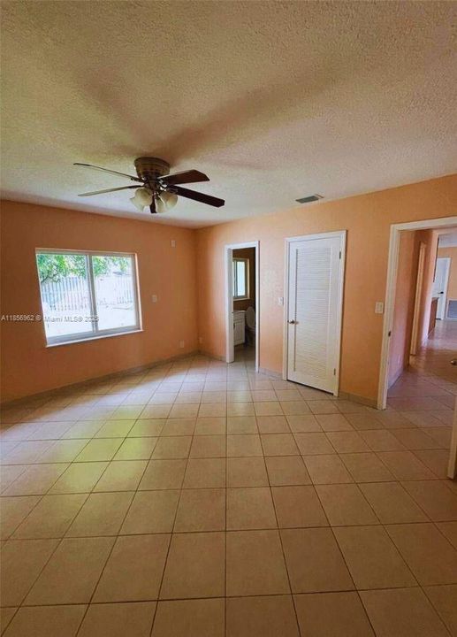 Recently Rented: $2,950 (3 beds, 2 baths, 1570 Square Feet)