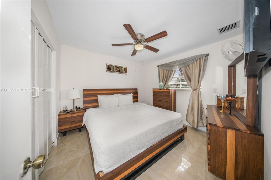 Недавно продано: $650,000 (4 спален, 2 ванн, 1851 Квадратных фут)