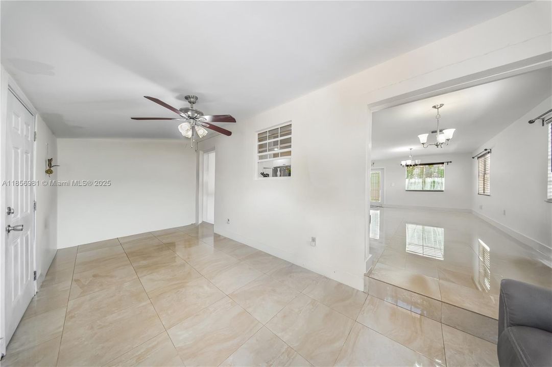 Недавно продано: $650,000 (4 спален, 2 ванн, 1851 Квадратных фут)