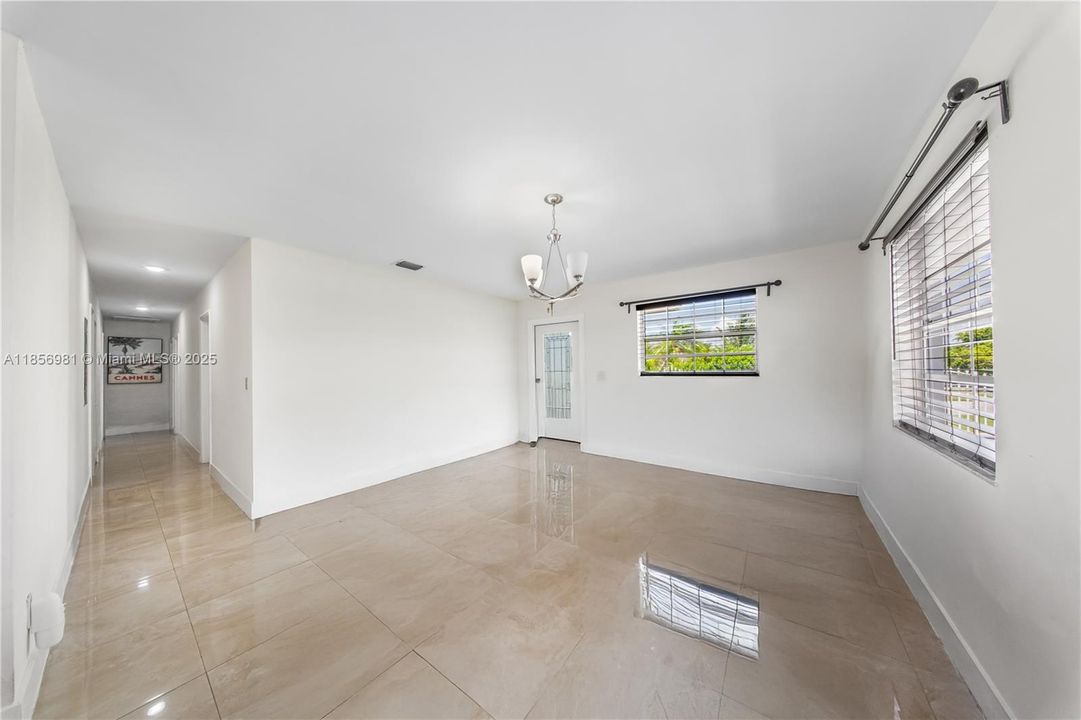 Недавно продано: $650,000 (4 спален, 2 ванн, 1851 Квадратных фут)