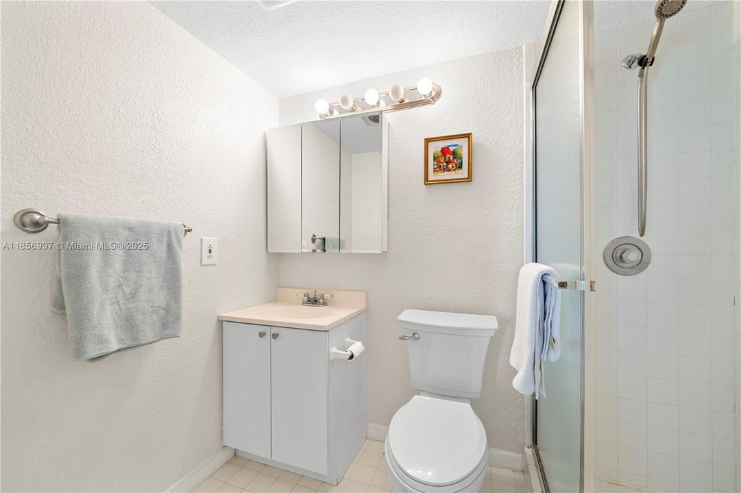 待售: $110,000 (1 贝兹, 1 浴室, 719 平方英尺)