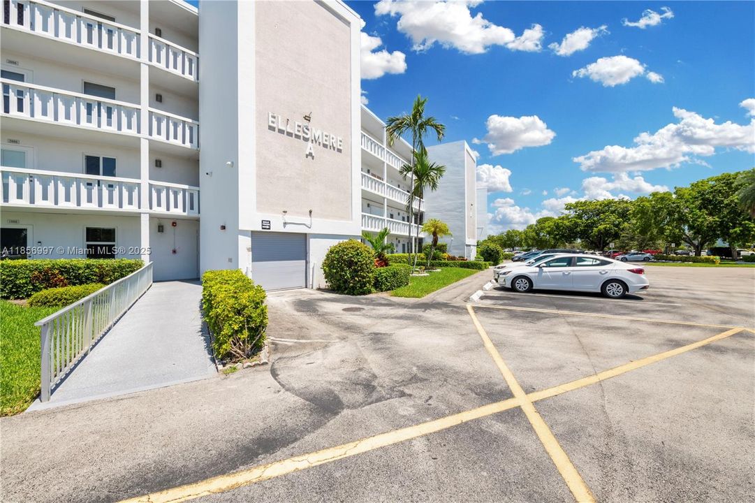 待售: $110,000 (1 贝兹, 1 浴室, 719 平方英尺)