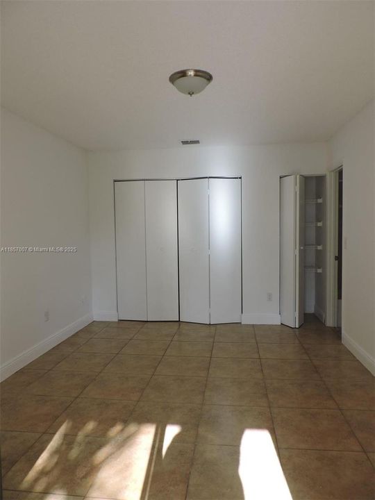 Active With Contract: $168,000 (1 beds, 1 baths, 685 Square Feet)