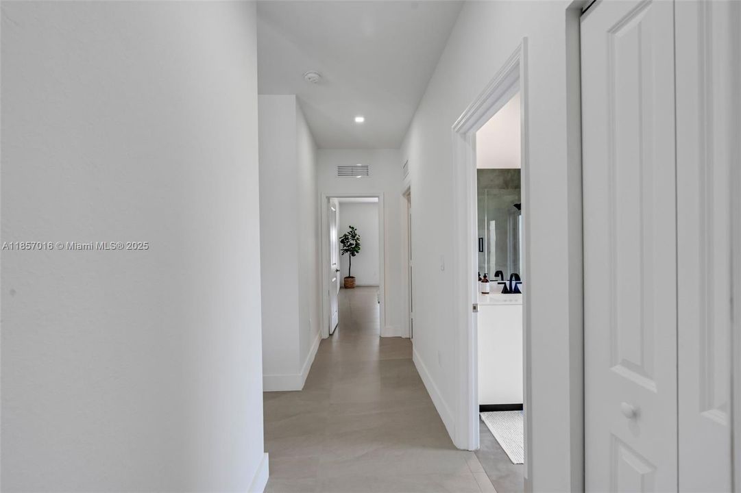 Недавно продано: $1,150,000 (4 спален, 3 ванн, 2412 Квадратных фут)