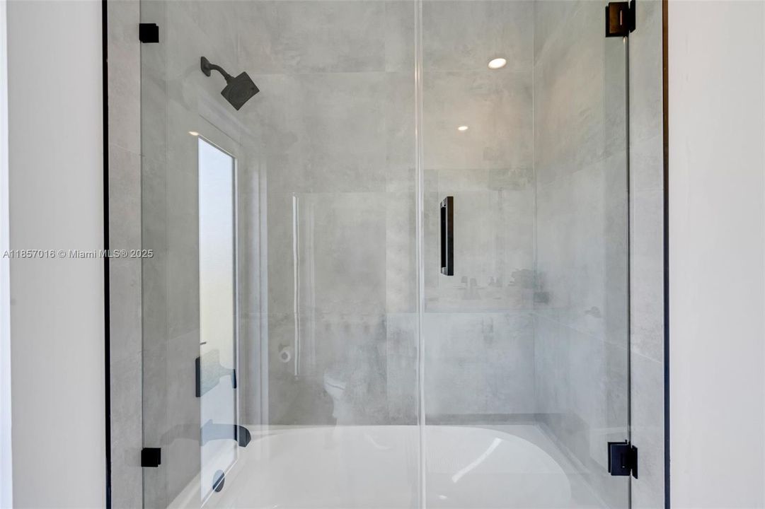 Недавно продано: $1,150,000 (4 спален, 3 ванн, 2412 Квадратных фут)