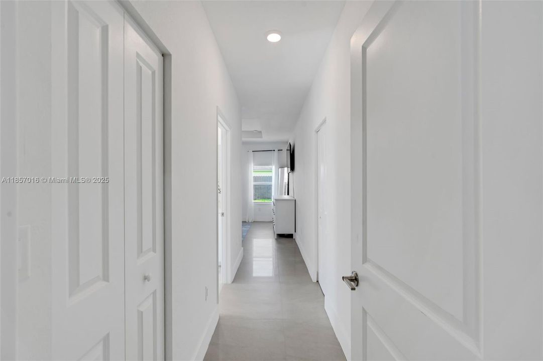 Недавно продано: $1,150,000 (4 спален, 3 ванн, 2412 Квадратных фут)